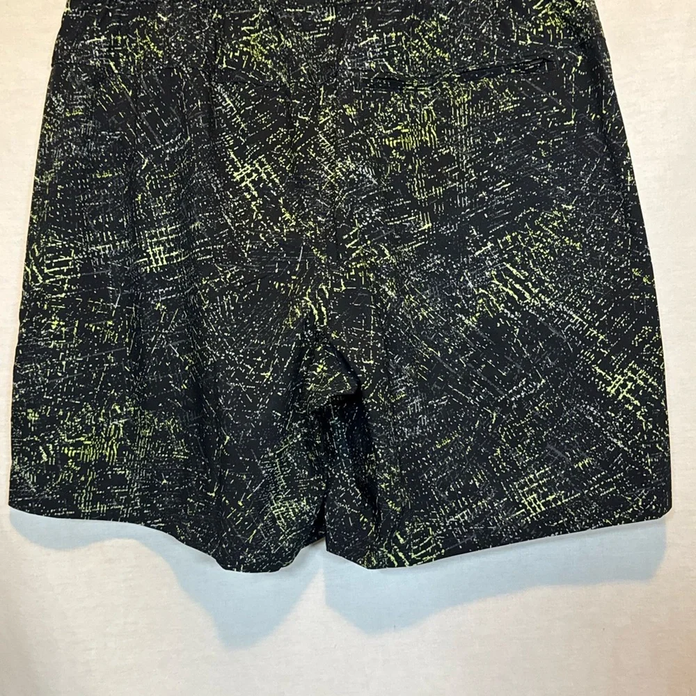 G-126 Men’s George NWT Black & Green Elastic Waist Lined‎ Swim Trunks Size 32/34